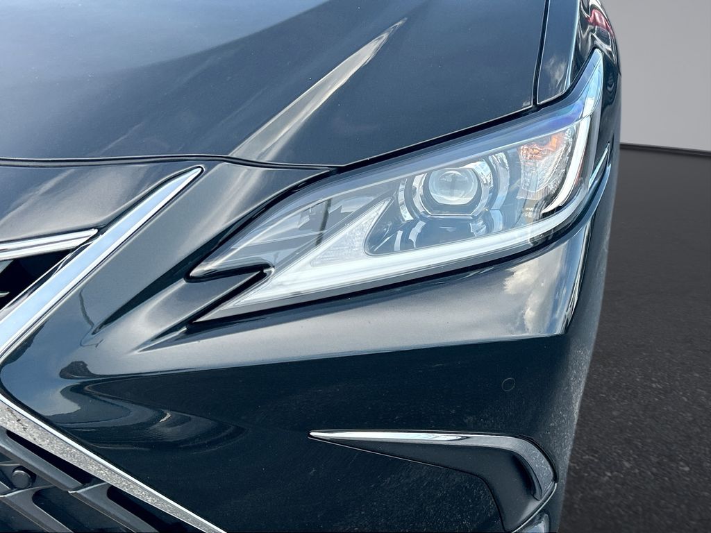 Thumbnail: 2022 Lexus ES - 30