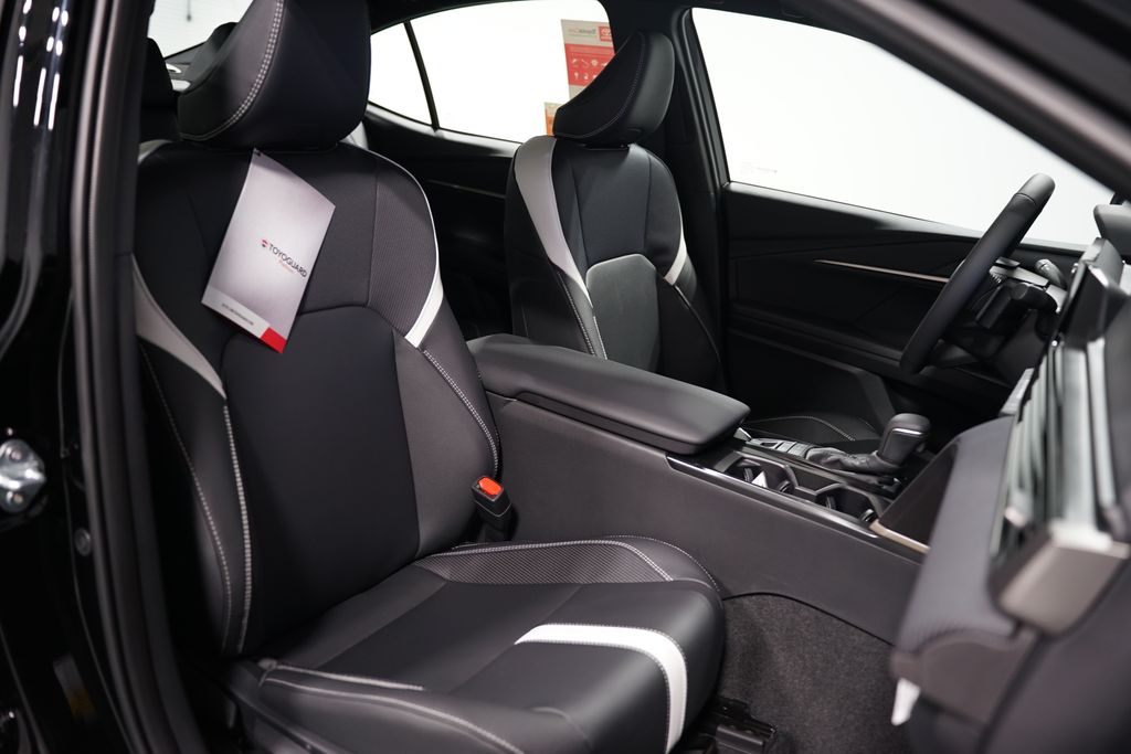 2025 Toyota Camry SE 29