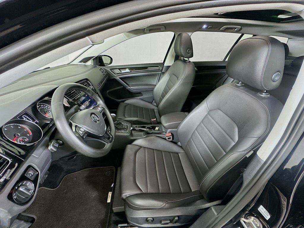 Thumbnail: 2018 Volkswagen e-Golf - 21