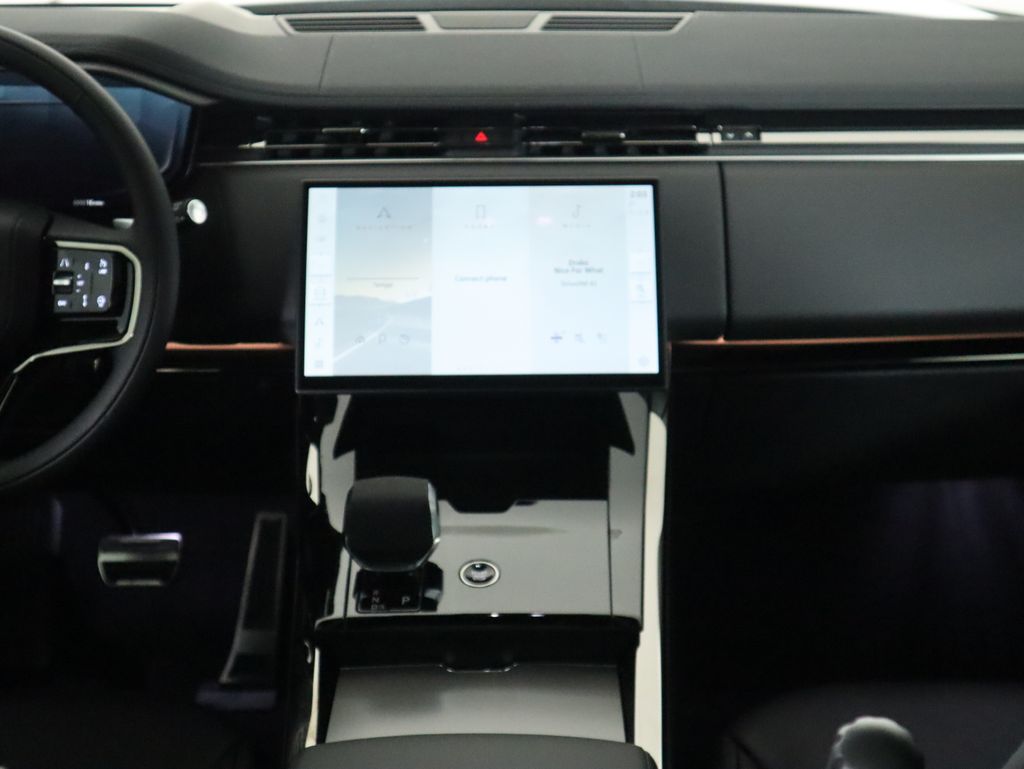 Thumbnail: 2025 Land Rover Range Rover Sport - 15
