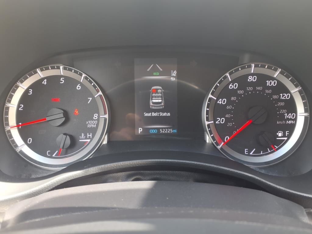 2022 Toyota Highlander LE photo 26