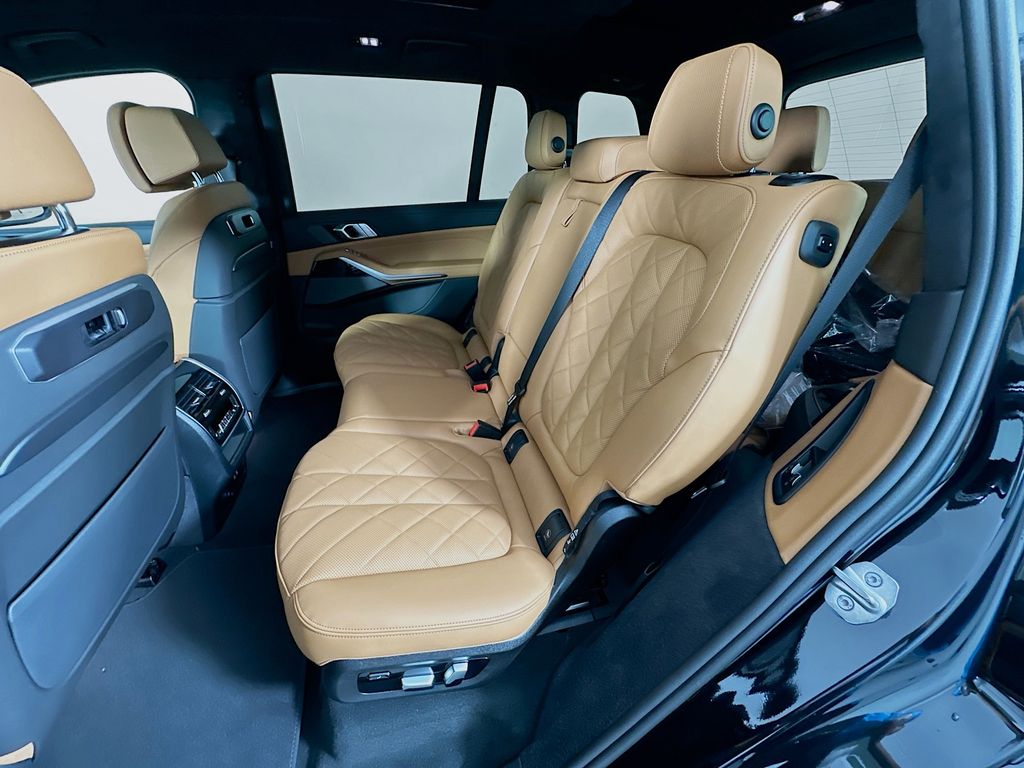 Thumbnail: 2026 BMW X7 - 17