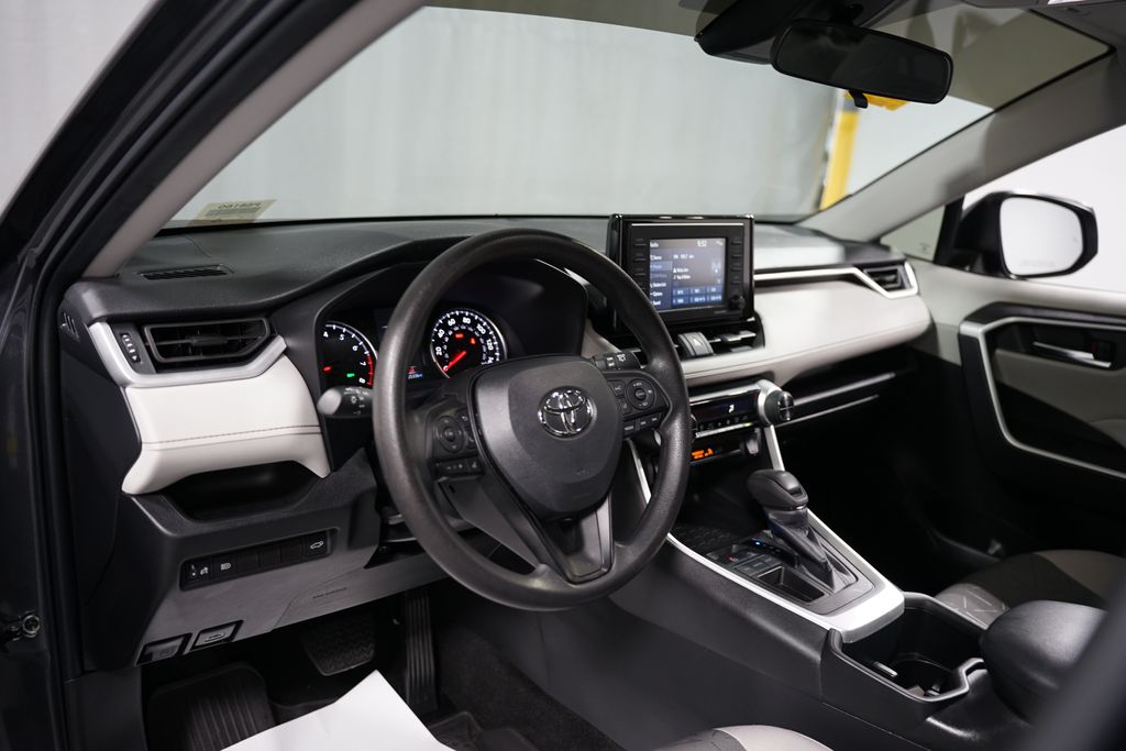 2022 Toyota RAV4 XLE 11