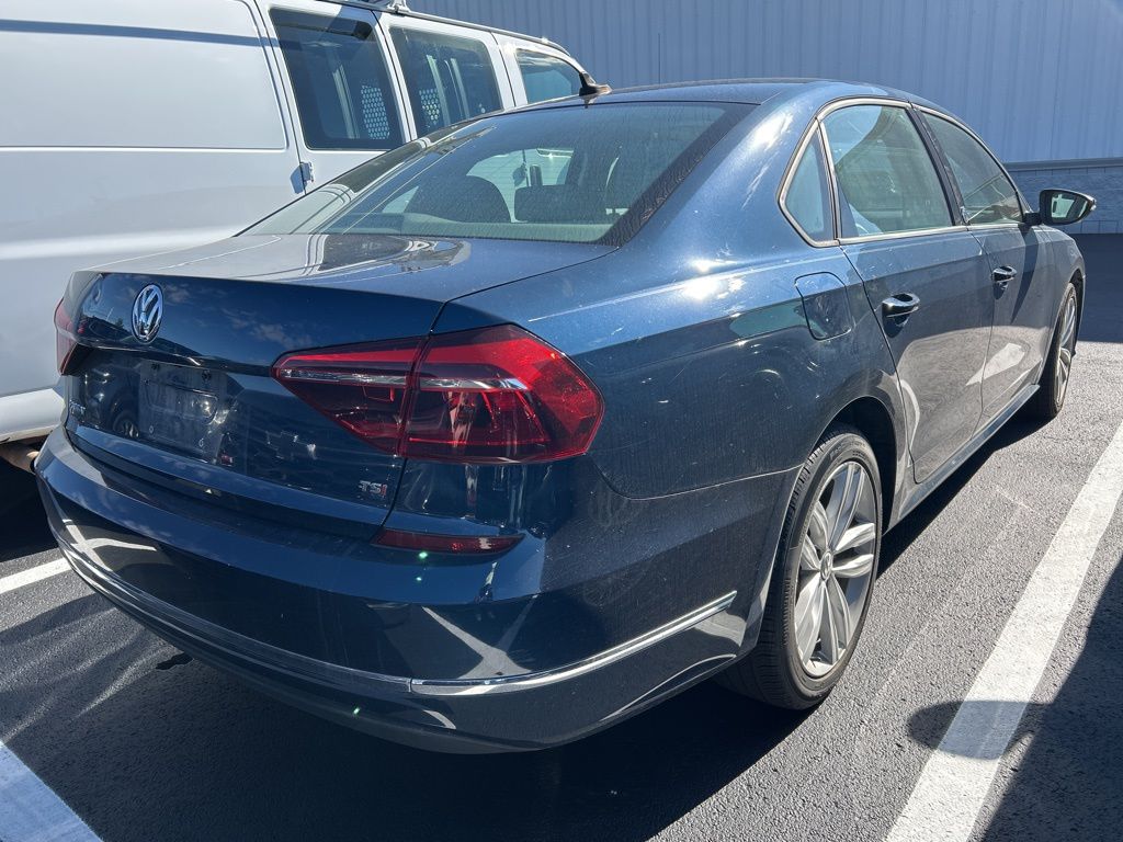 Thumbnail: 2019 Volkswagen Passat - 3