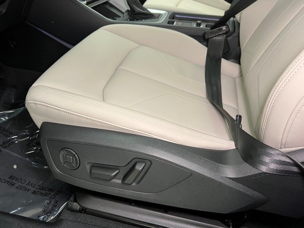 Thumbnail: 2025 Audi Q3 - 27