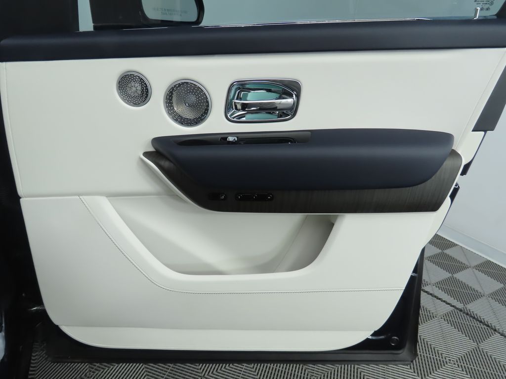 Thumbnail: 2026 Rolls-Royce Cullinan - 27