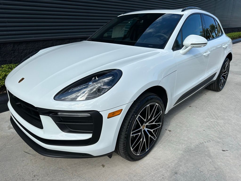 Thumbnail: 2026 Porsche Macan - 7
