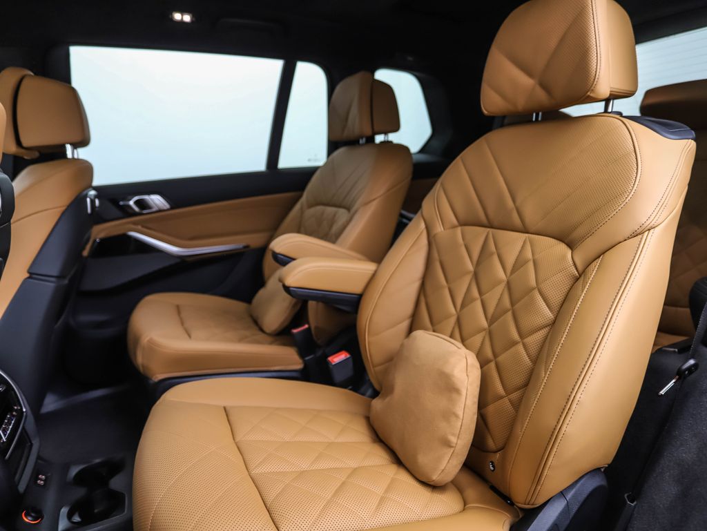 Thumbnail: 2026 BMW X7 - 22