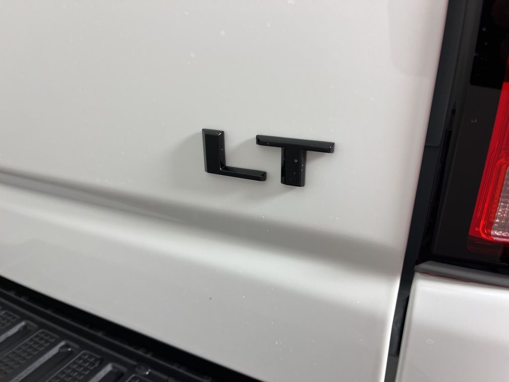 Thumbnail: 2026 Chevrolet Silverado 2500 - 21