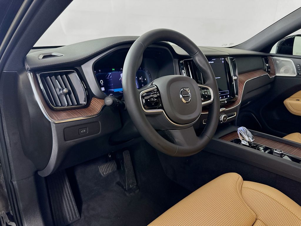 Thumbnail: 2023 Volvo XC60 - 9
