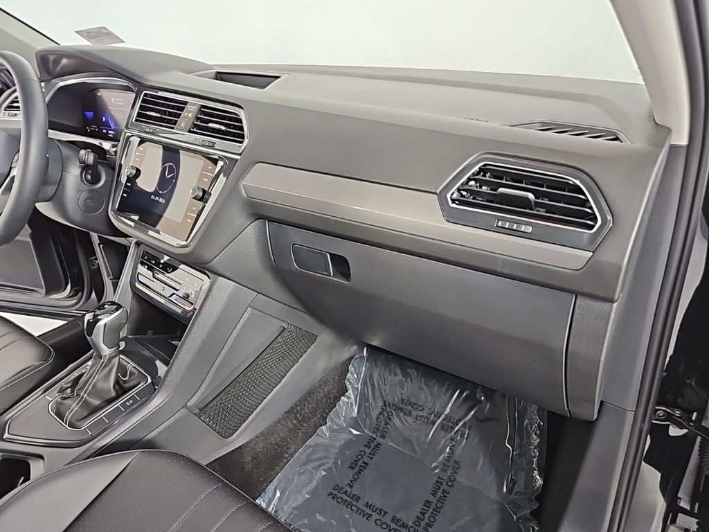 Thumbnail: 2023 Volkswagen Tiguan - 14