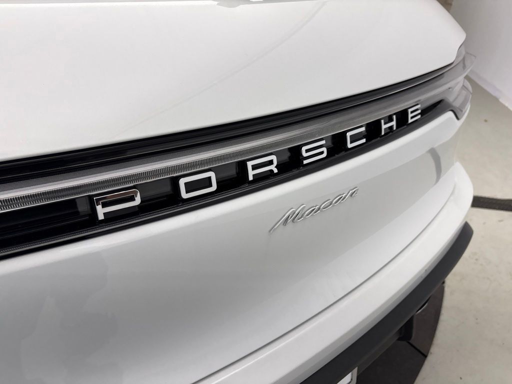 Thumbnail: 2026 Porsche Macan - 11