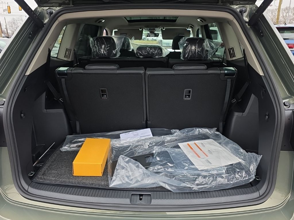 2026 Volkswagen Atlas 2.0T SE w/Technology Green at Sutliff Volkswagen