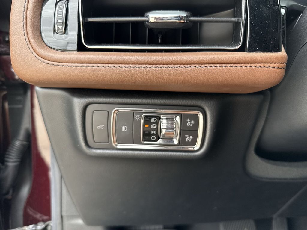 Thumbnail: 2022 Lincoln Aviator - 28