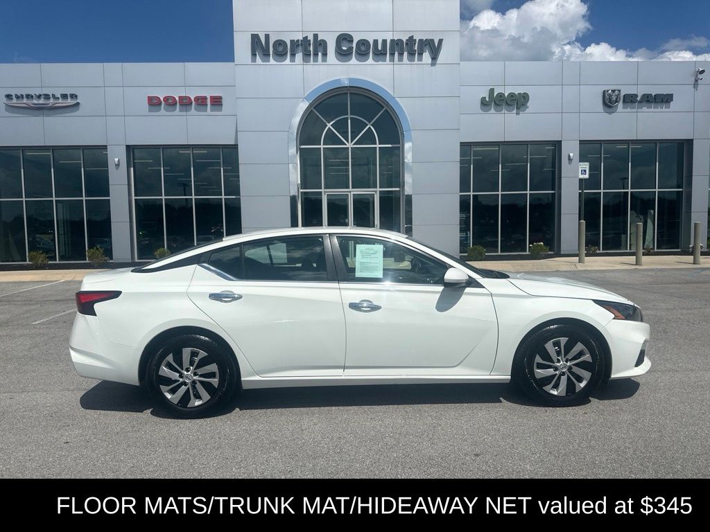 Glacier White 2022 Nissan Altima Sedan Front-Wheel Drive Continuously Variable Transmission