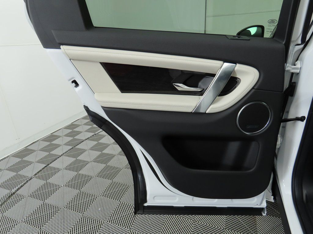 Thumbnail: 2023 Land Rover Discovery Sport - 27