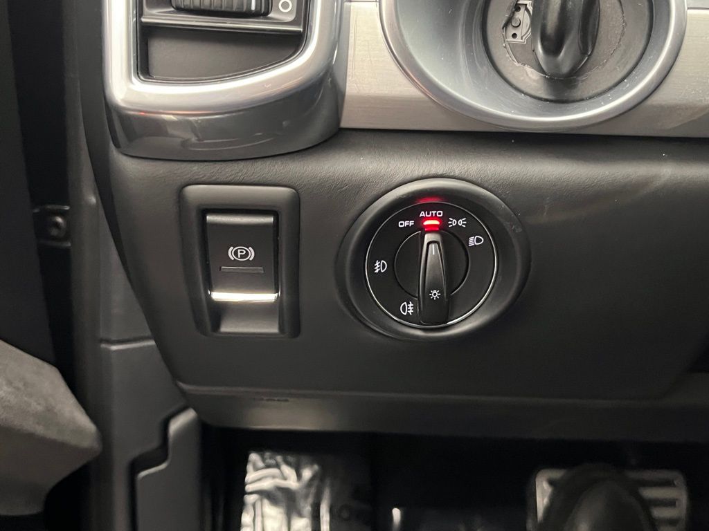 Thumbnail: 2013 Porsche Cayenne - 26