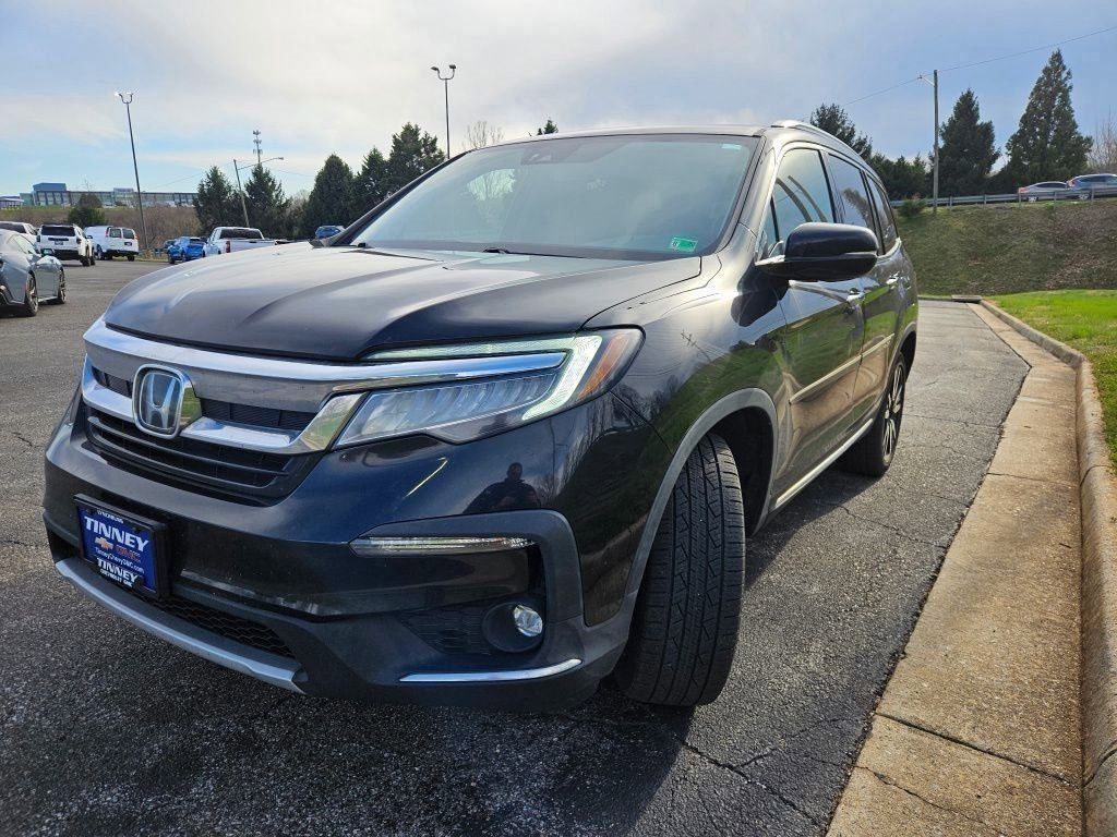 View vehicle photo 3