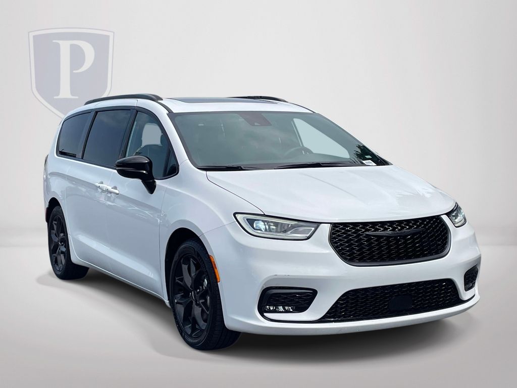  2025 Chrysler Pacifica Limited FWD   