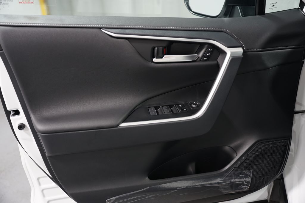 Thumbnail: 2025 Toyota RAV4 - 31