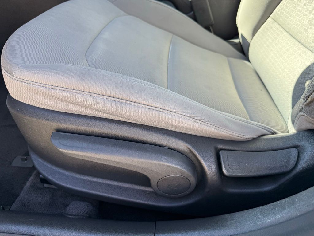 Thumbnail: 2017 Hyundai Elantra - 14