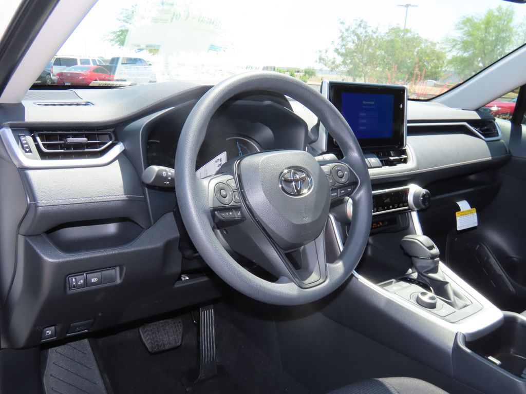 2025 Toyota RAV4 LE 9