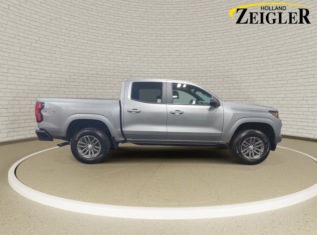 View vehicle photo 4