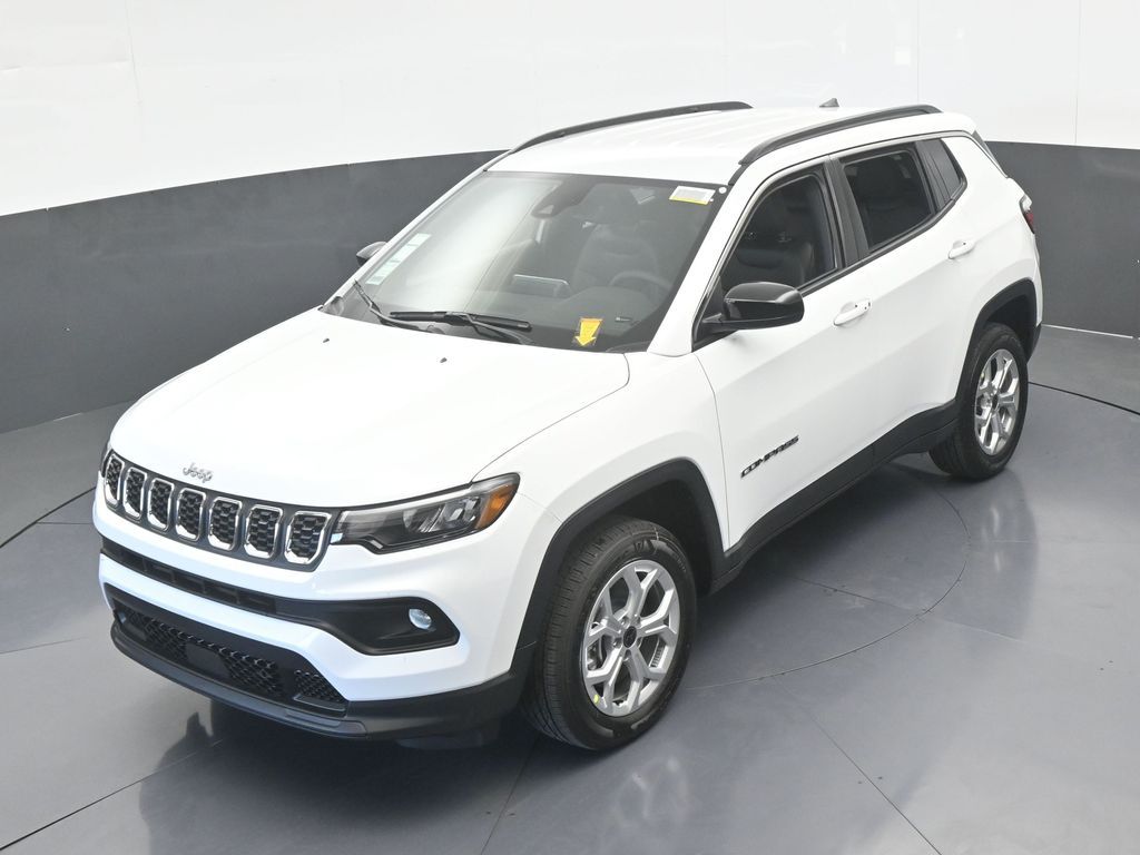 New 2026 Bright White Clearcoat Jeep Latitude image 39