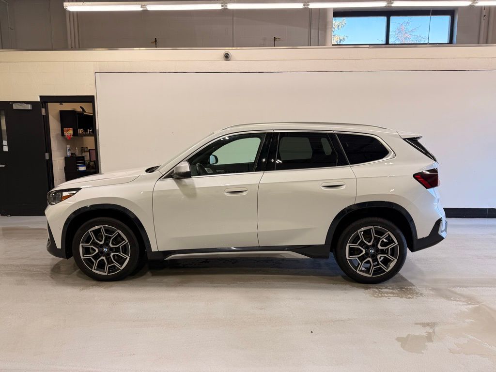 Thumbnail: 2023 BMW X1 - 2