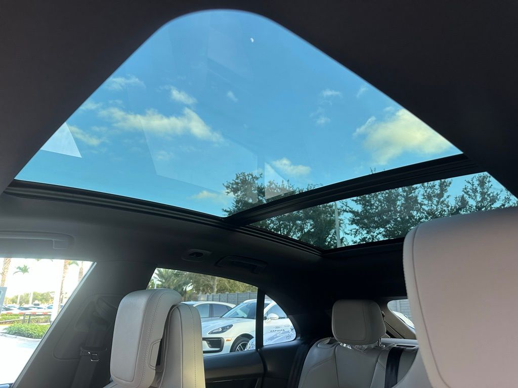 2024 Porsche Macan T 21