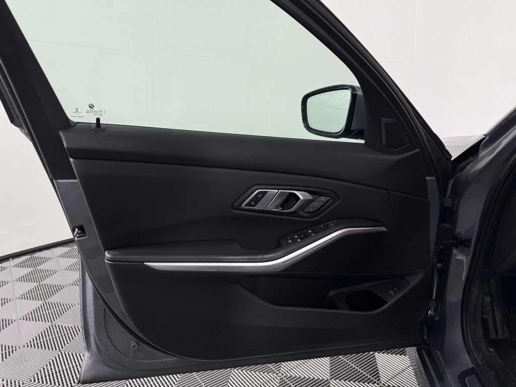 Thumbnail: 2023 BMW 3 Series - 10