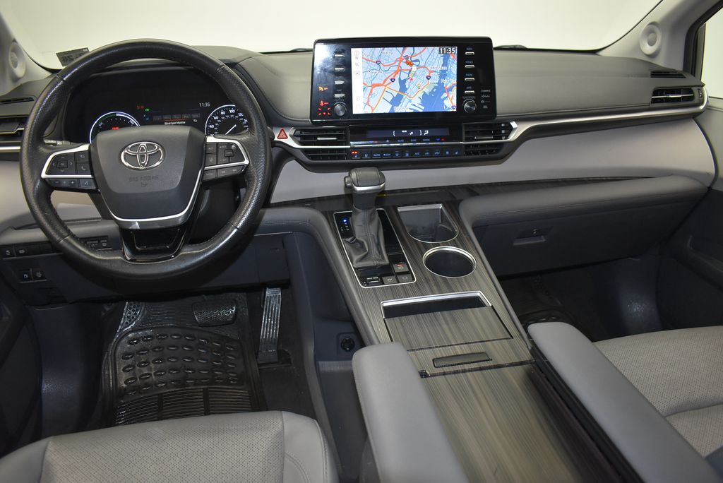 Thumbnail: 2021 Toyota Sienna - 14