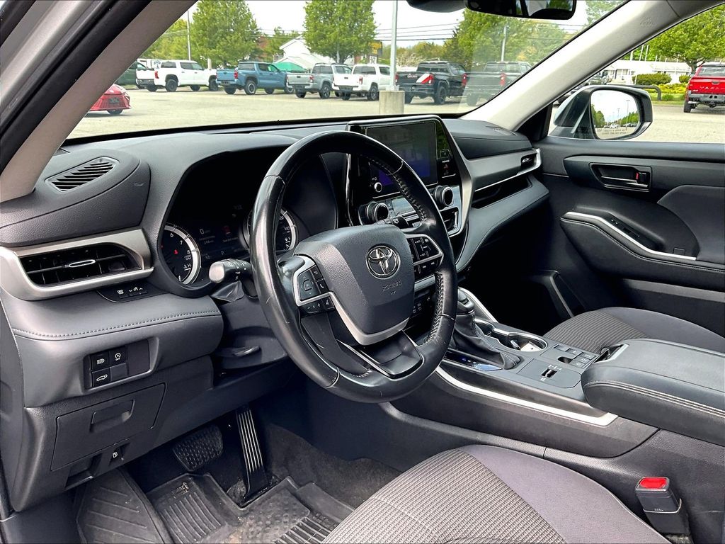 2023 Toyota Highlander — photo 8