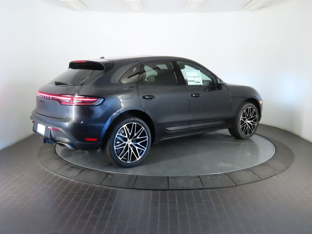 Thumbnail: 2026 Porsche Macan - 7