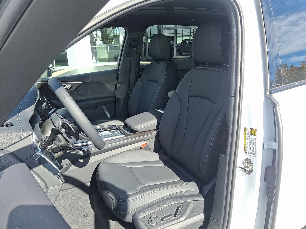 Thumbnail: 2026 Audi Q7 - 10