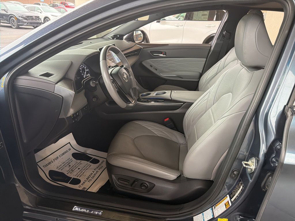 Thumbnail: 2021 Toyota Avalon - 17