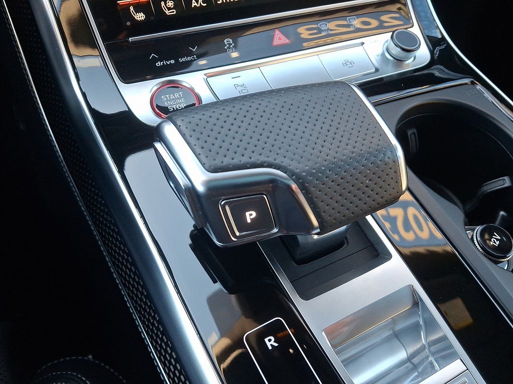 Thumbnail: 2023 Audi SQ8 - 16