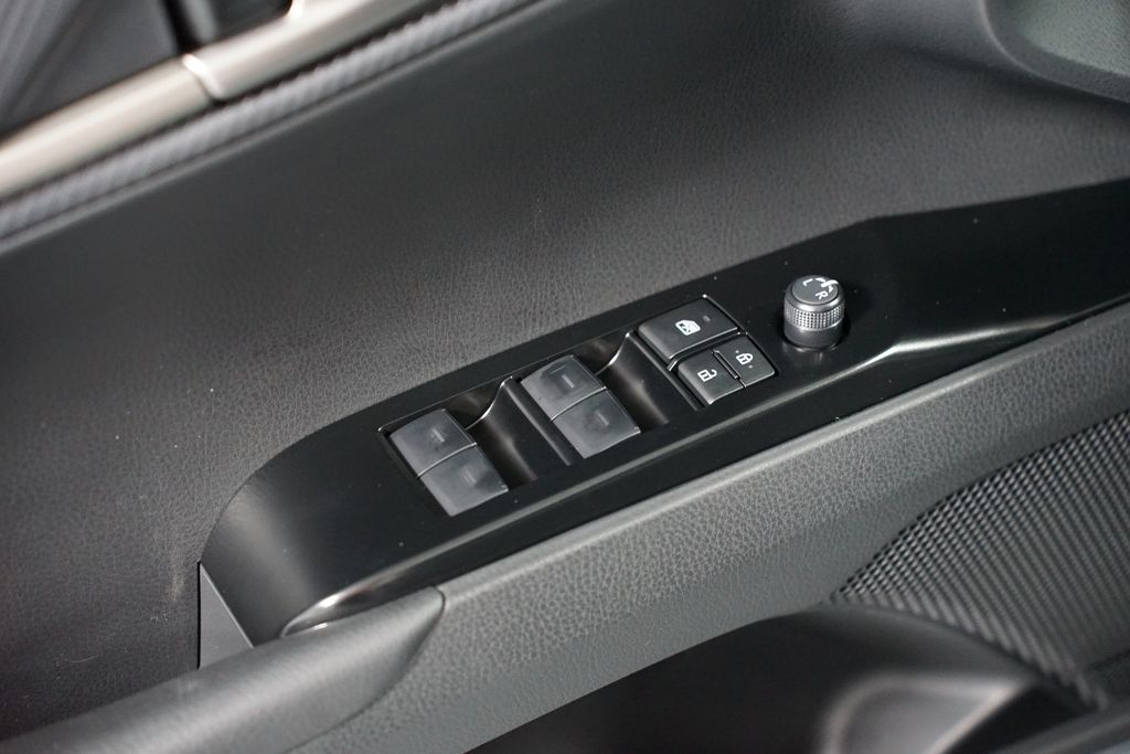 Thumbnail: 2025 Toyota Camry - 32