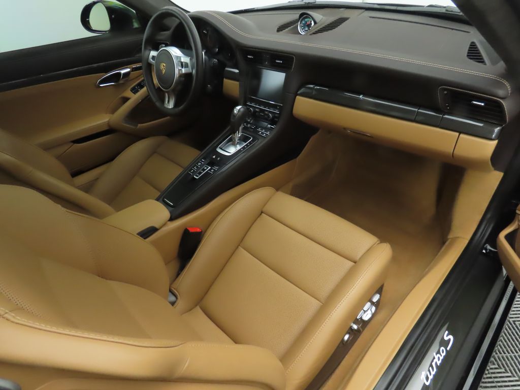 Thumbnail: 2016 Porsche 911 - 18