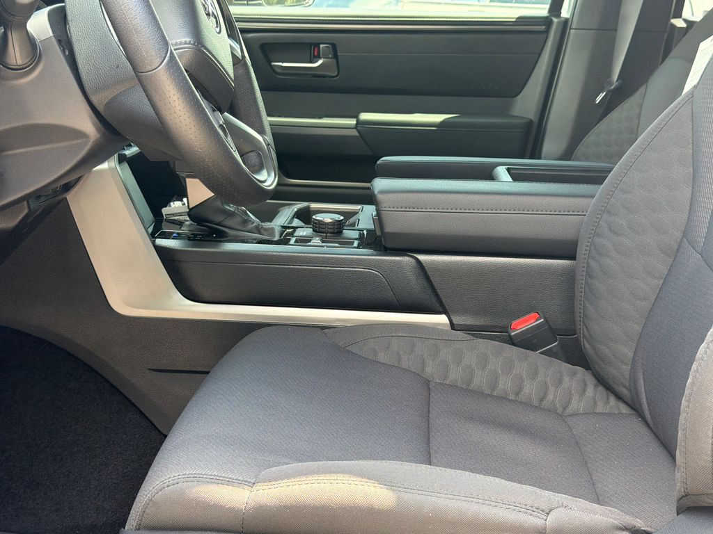 2026 Toyota Tundra SR5 - Photo 9