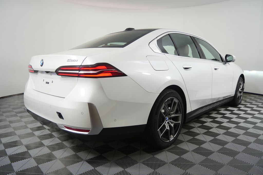 Thumbnail: 2026 BMW 5 Series - 3