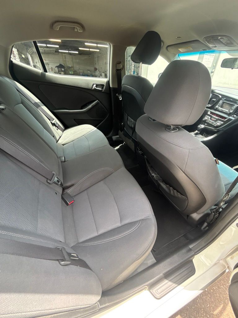 Used 2013 White Kia LX image 22