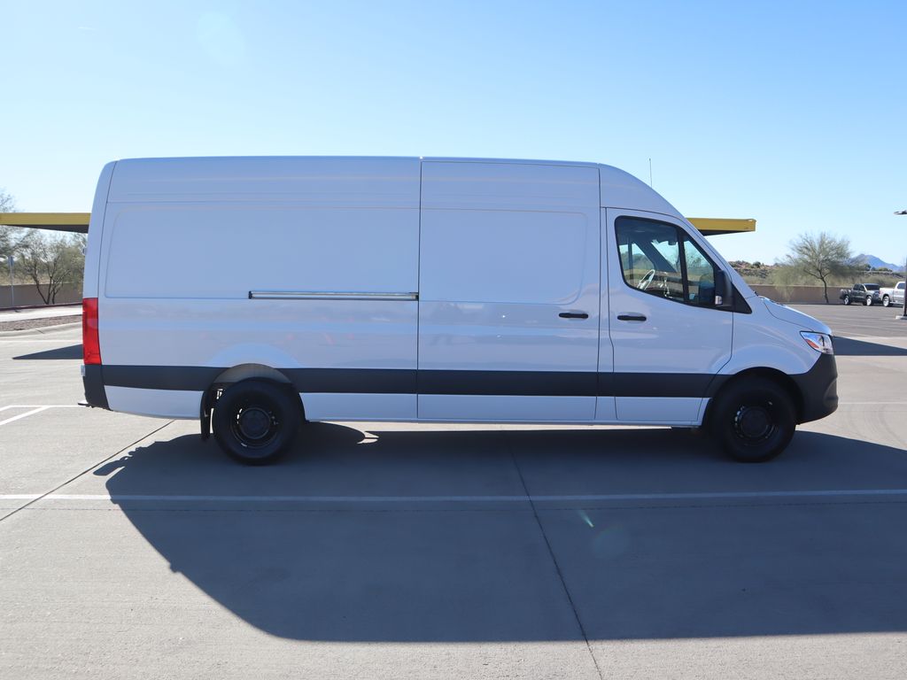 Thumbnail: 2025 Mercedes-Benz Sprinter - 4