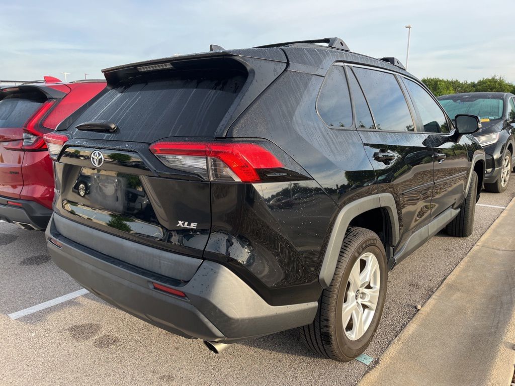 Thumbnail: 2021 Toyota RAV4 - 3