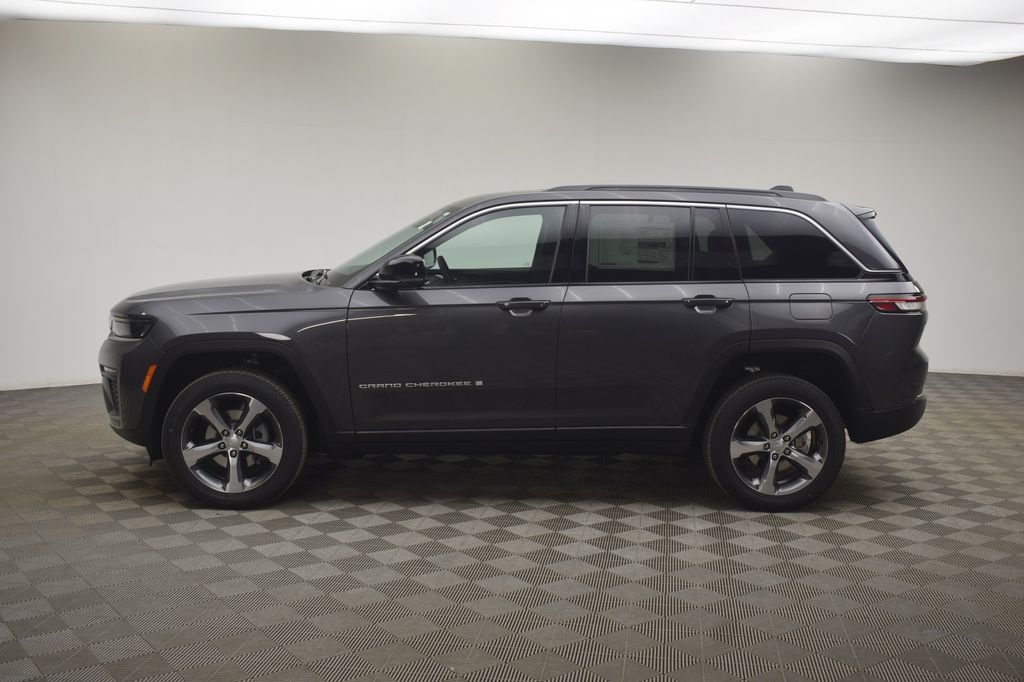 new 2026 Jeep Grand Cherokee car, priced at $40,007