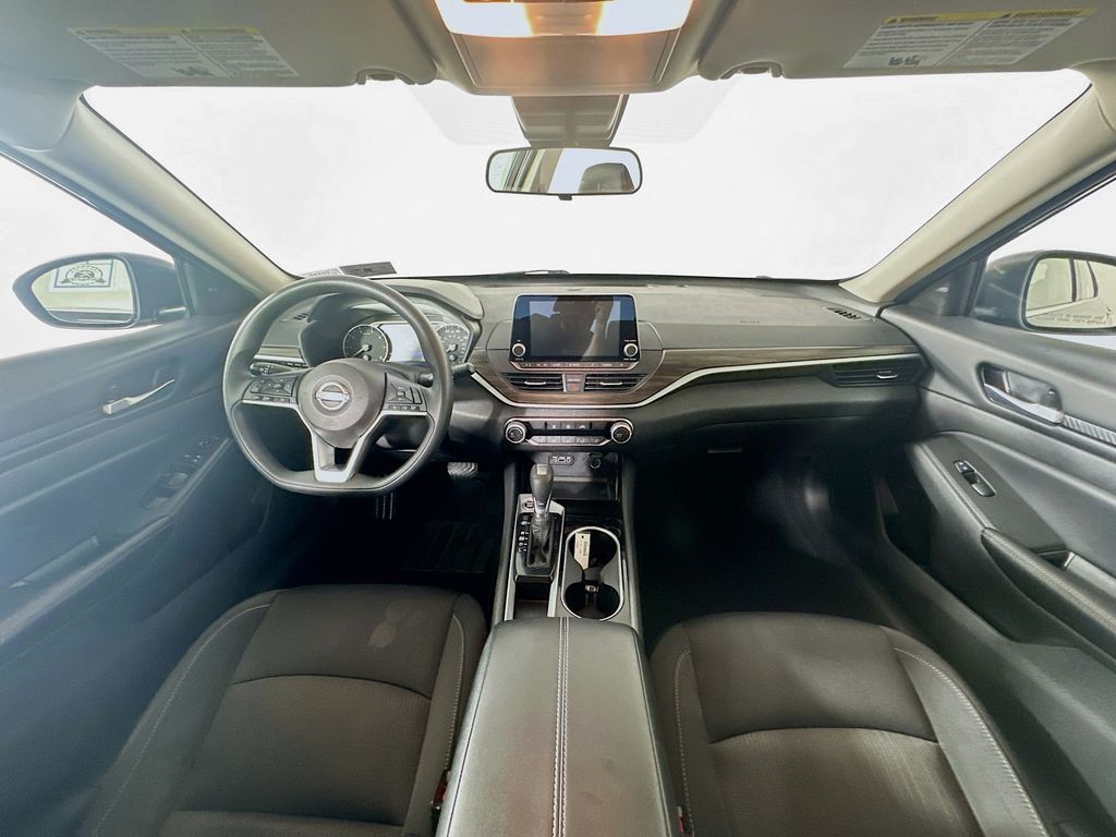 Used 2024 Black Nissan 2.5 SV image 10