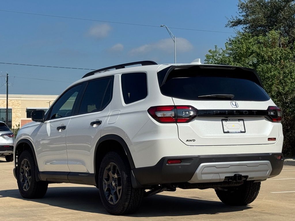 2025 Honda Pilot TrailSport White at Community Honda