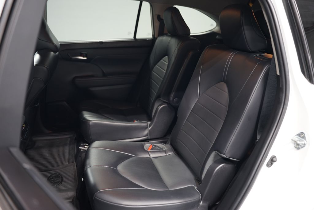 2022 Toyota Highlander XLE 29
