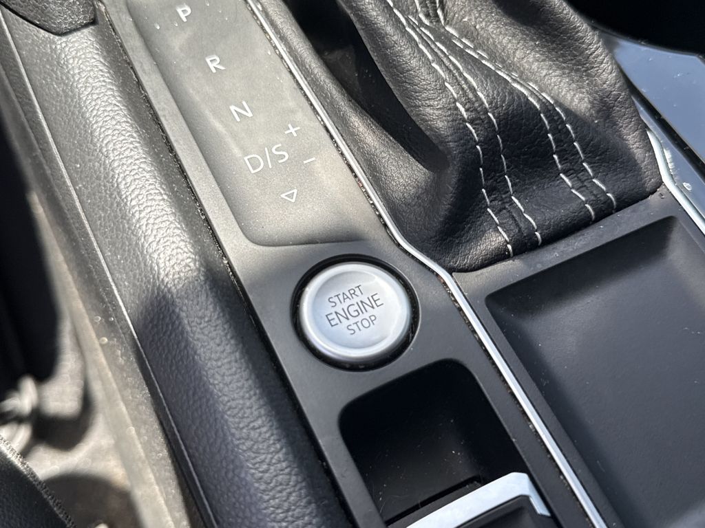 2022 Volkswagen Atlas 3.6L V6 SE w/Technology White at DeMontrond Auto Country