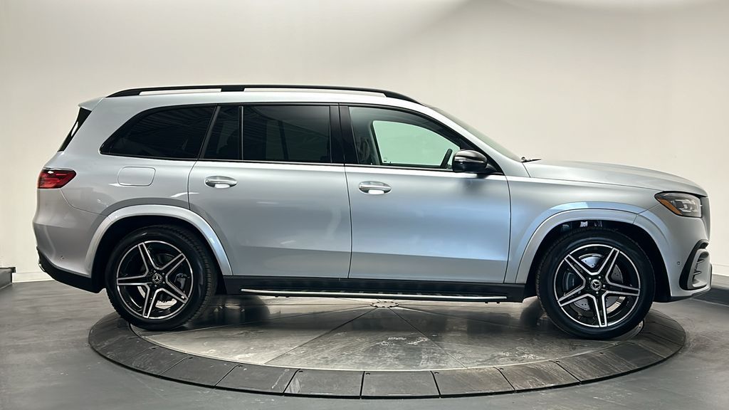 2025 Mercedes-Benz GLS 450 4MATIC 8